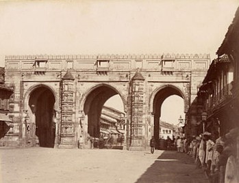 Teen Darwaza